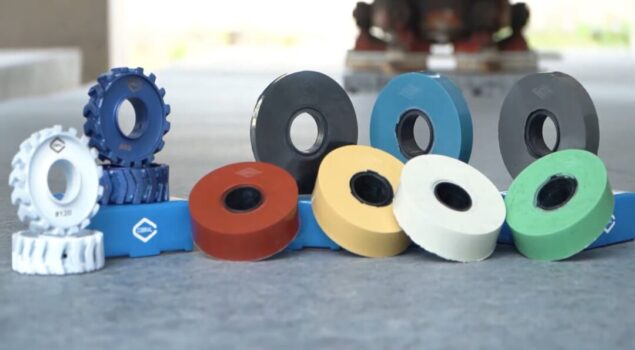 Conjunto de abrasivos e rebolos de polimento de pedras em diferentes cores e gramaturas, incluindo modelos tipo chicote e resinoides.