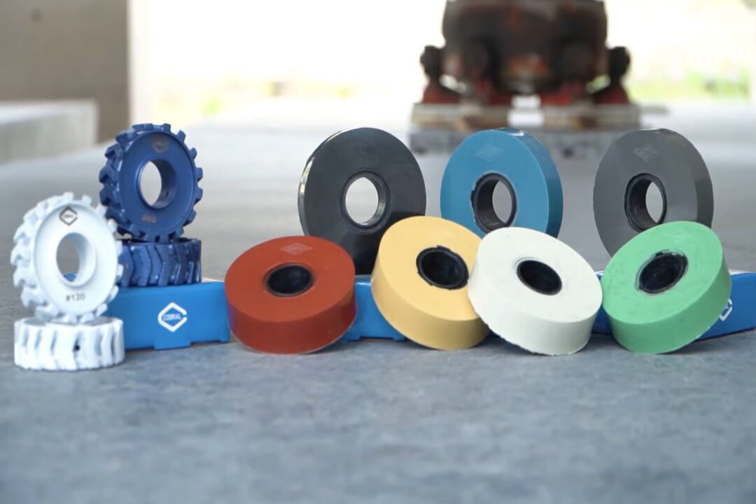 Conjunto de abrasivos e rebolos de polimento de pedras em diferentes cores e gramaturas, incluindo modelos tipo chicote e resinoides.